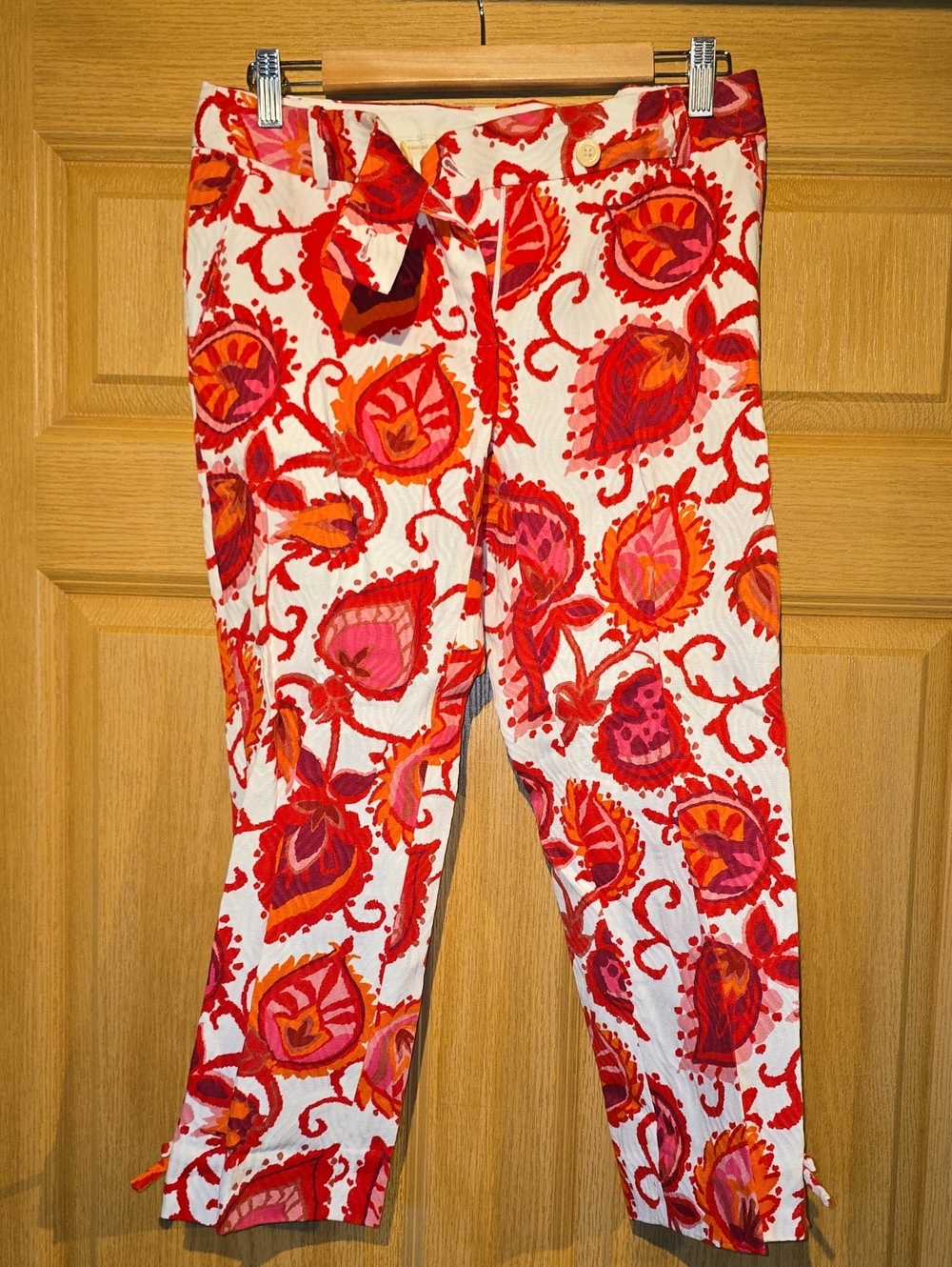 kate spade White Cropped Pants with Red, Pink & Orange Leaf Print
